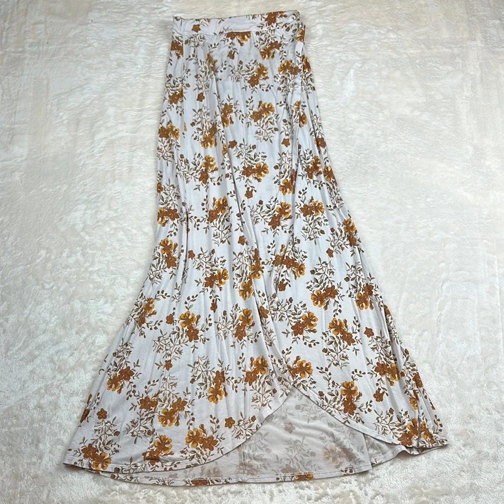 Charlotte Russe Cream Trumpet Maxi Skirt Pleated High-Low